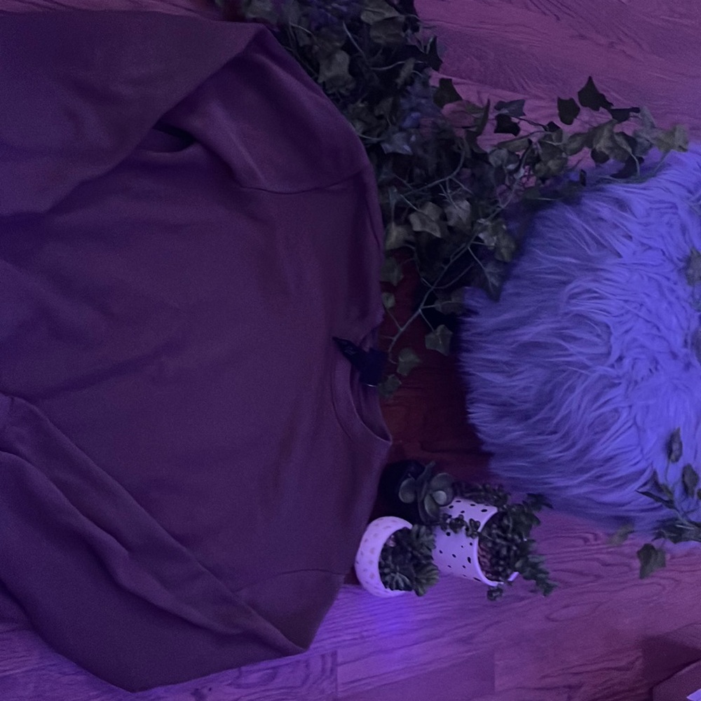 Comfortable brown crewneck